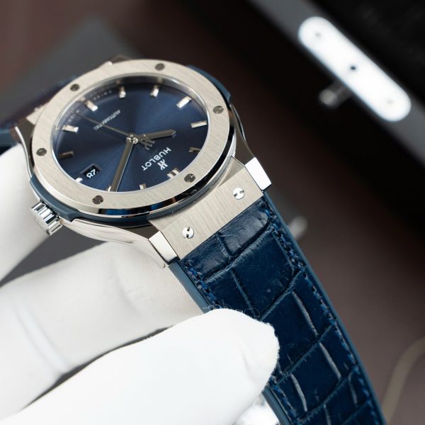 Đồng Hồ Hublot Replica Cao Cấp Classic Fusion Titanium Màu Đen Máy SW300 Dây Da Cá Sấu 42mm (2)