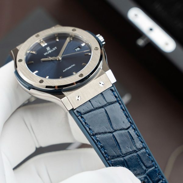 Đồng Hồ Hublot Replica Cao Cấp Classic Fusion Titanium Màu Đen Máy SW300 Dây Da Cá Sấu 42mm (2)