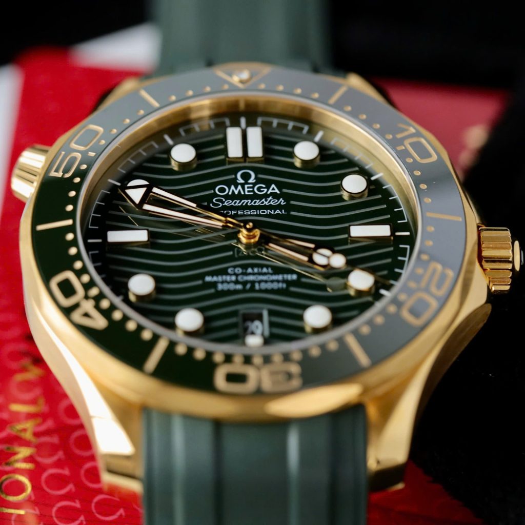 Đồng Hồ Omega Seamaster Diver 300M Chế Tác Màu Xanh Lá Cây Dây Cao Su VSF 42mm (2)