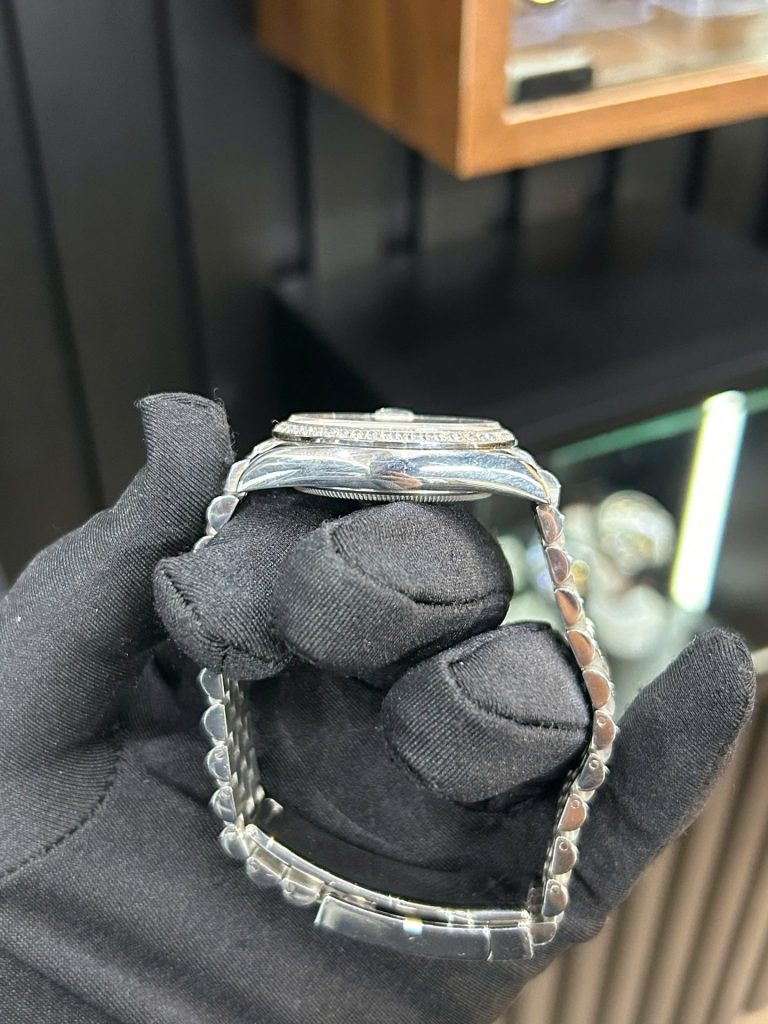 Đồng Hồ Rolex Nữ Cũ DateJust Mặt Bạc Viền Đính Đá Replica Cao Cấp 31mm (3)