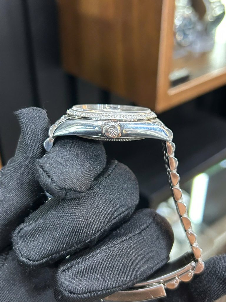 Đồng Hồ Rolex Nữ Cũ DateJust Mặt Bạc Viền Đính Đá Replica Cao Cấp 31mm (3)