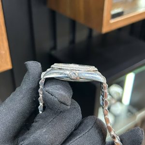 Đồng Hồ Rolex Nữ Cũ DateJust Mặt Bạc Viền Đính Đá Replica Cao Cấp 31mm (3)
