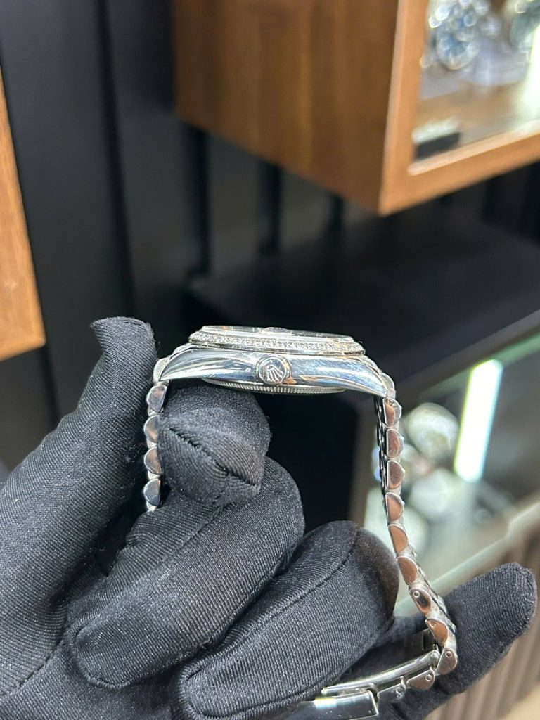 Đồng Hồ Rolex Nữ Cũ DateJust Mặt Bạc Viền Đính Đá Replica Cao Cấp 31mm (3)