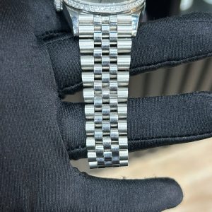 Đồng Hồ Rolex Nữ Cũ DateJust Mặt Bạc Viền Đính Đá Replica Cao Cấp 31mm (3)