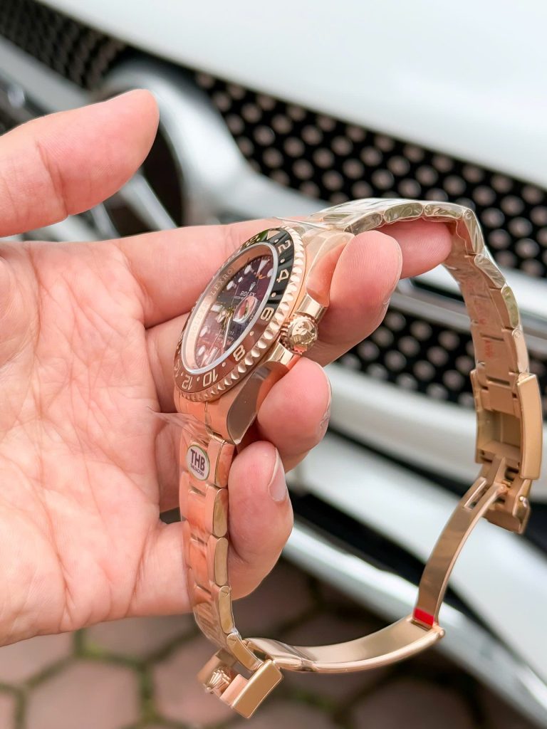 Đồng Hồ Rolex Replica 11 GMT-Master II 126715CHNR Mạ Vàng Hồng Mặt Đá Mắt Hổ 40mm (2)