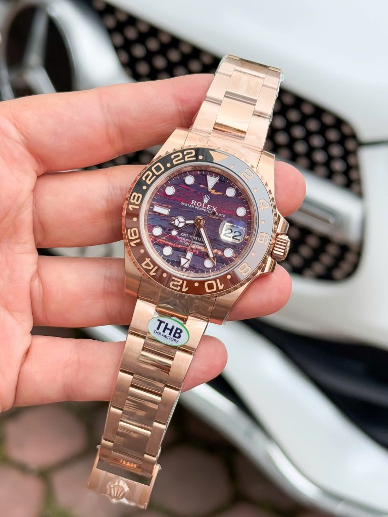Đồng Hồ Rolex Replica 11 GMT-Master II 126715CHNR Mạ Vàng Hồng Mặt Đá Mắt Hổ 40mm (2)