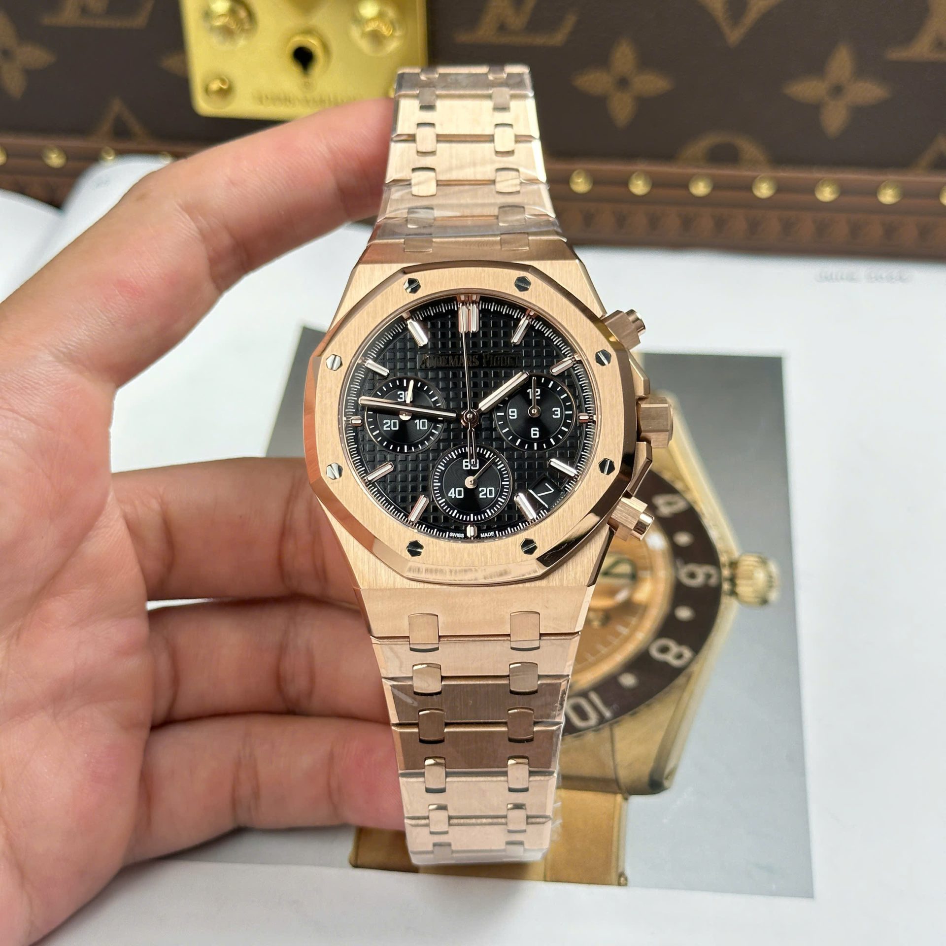 Đồng Hồ Audemars Piguet Rep 11 Royal Oak 26240 Mạ Vàng Hồng Mặt Đen Xưởng APS 41mm (2)