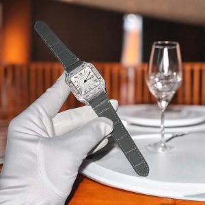 Đồng Hồ Cartier Santos Chế Tác Nữ Mặt Trắng Đính Kim Cương Moissanite BVF 35mm (2)