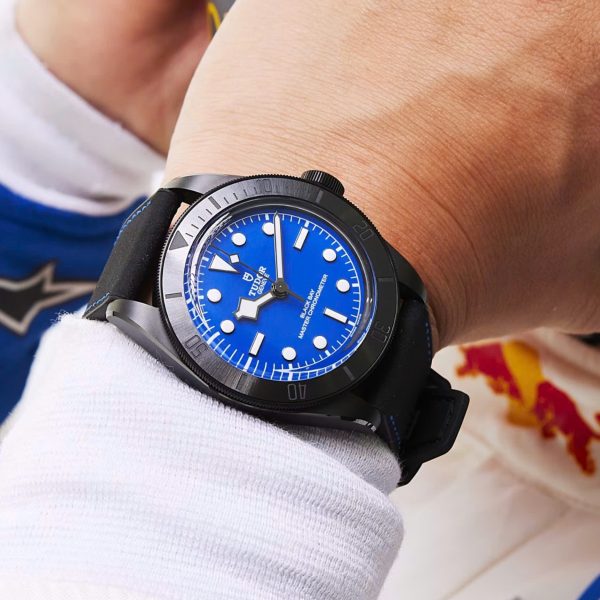 Đồng hồ Nam Tudor Chế Tác Black Bay Ceramic M79210CNU Mặt Xanh Blue 41mm (2)