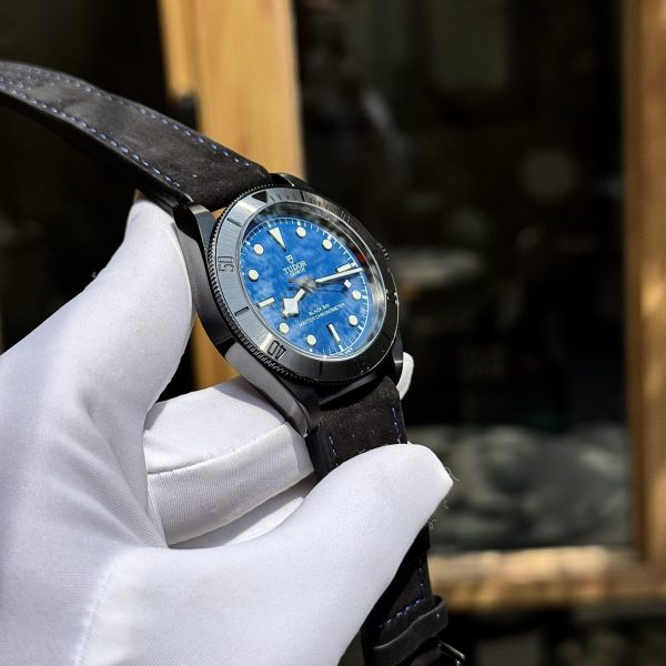 Đồng hồ Nam Tudor Chế Tác Black Bay Ceramic M79210CNU Mặt Xanh Blue 41mm (2)