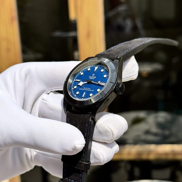 Đồng hồ Nam Tudor Chế Tác Black Bay Ceramic M79210CNU Mặt Xanh Blue 41mm (2)