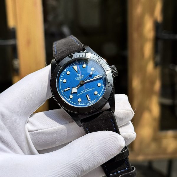 Đồng hồ Nam Tudor Chế Tác Black Bay Ceramic M79210CNU Mặt Xanh Blue 41mm (2)