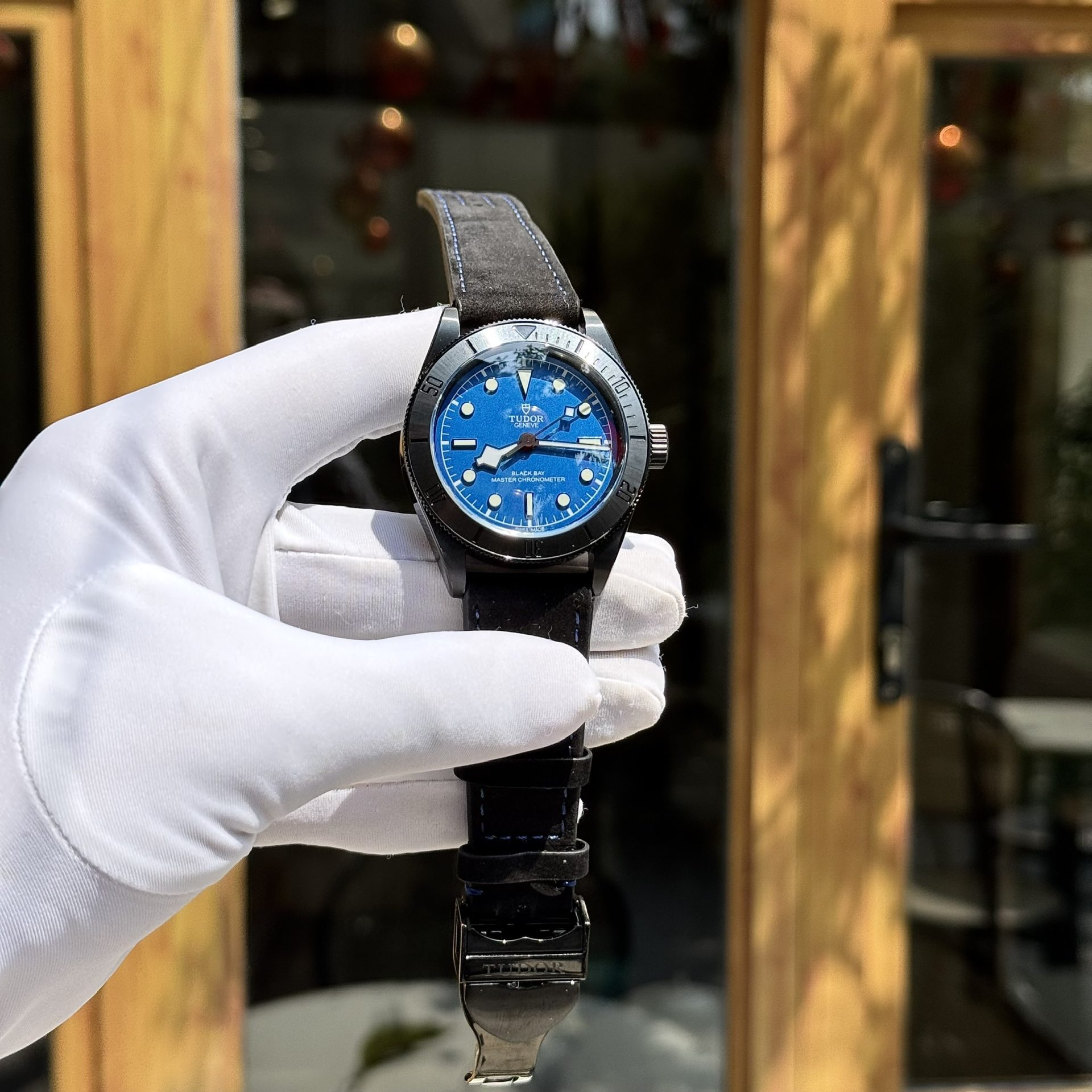 Đồng hồ Nam Tudor Chế Tác Black Bay Ceramic M79210CNU Mặt Xanh Blue 41mm (2)