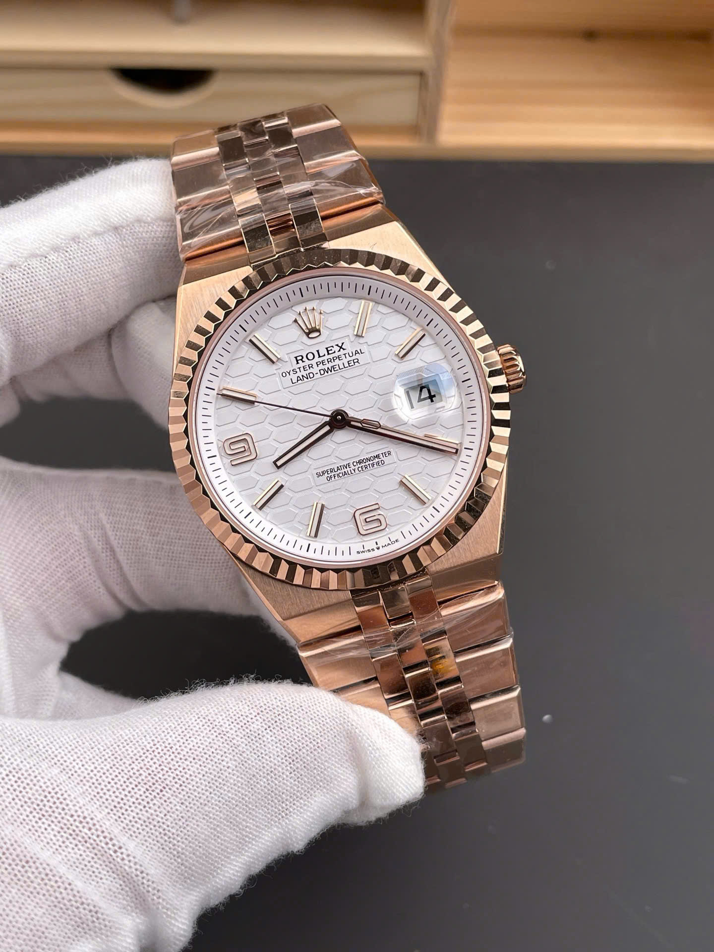 Đồng Hồ Rolex Replica 11 Land-Dweller 127335 Mạ Vàng Hồng Mặt Trắng Họa Tiết Tổ Ong 40mm (6)