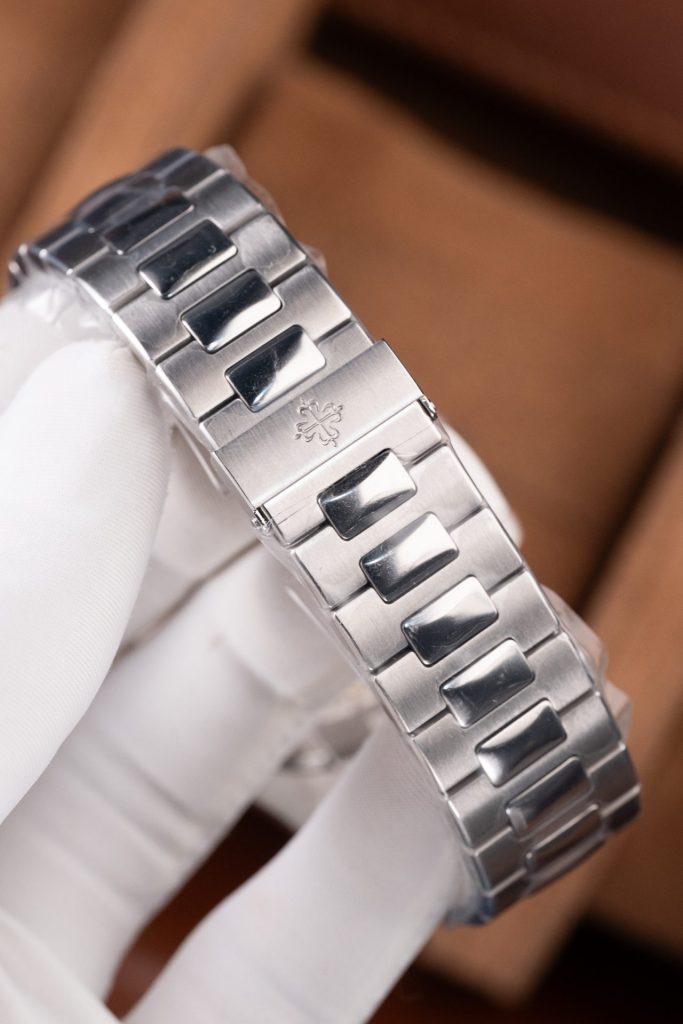 Đồng Hồ Patek Philippe Rep 11 Nautilus 5711 Mặt Xanh Blue Tinh Chỉnh Nhà Máy BBF 40mm