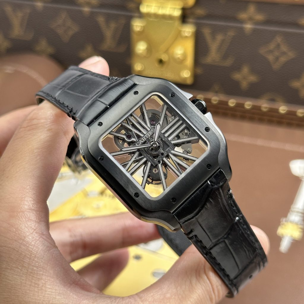 Đồng Hồ Cartier Santos Rep Cao Cấp Mặt Số Lộ Cơ Màu Đen Dây Da 39 (2)