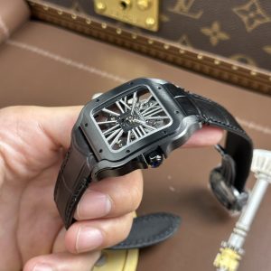 Đồng Hồ Cartier Santos Rep Cao Cấp Mặt Số Lộ Cơ Màu Đen Dây Da 39 (2)