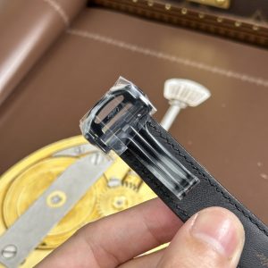 Đồng Hồ Cartier Santos Rep Cao Cấp Mặt Số Lộ Cơ Màu Đen Dây Da 39 (2)