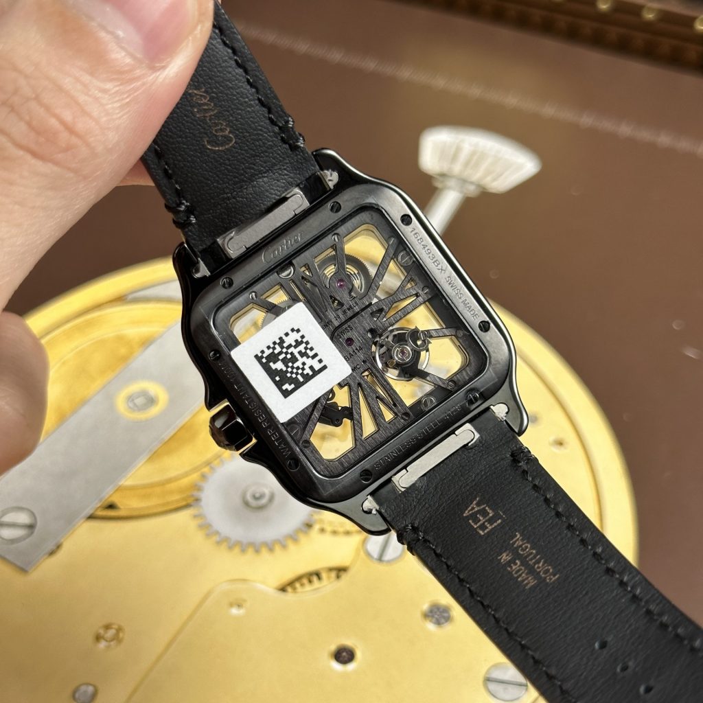 Đồng Hồ Cartier Santos Rep Cao Cấp Mặt Số Lộ Cơ Màu Đen Dây Da 39 (2)