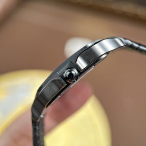 Đồng Hồ Cartier Santos Rep Cao Cấp Mặt Số Lộ Cơ Màu Đen Dây Da 39 (2)