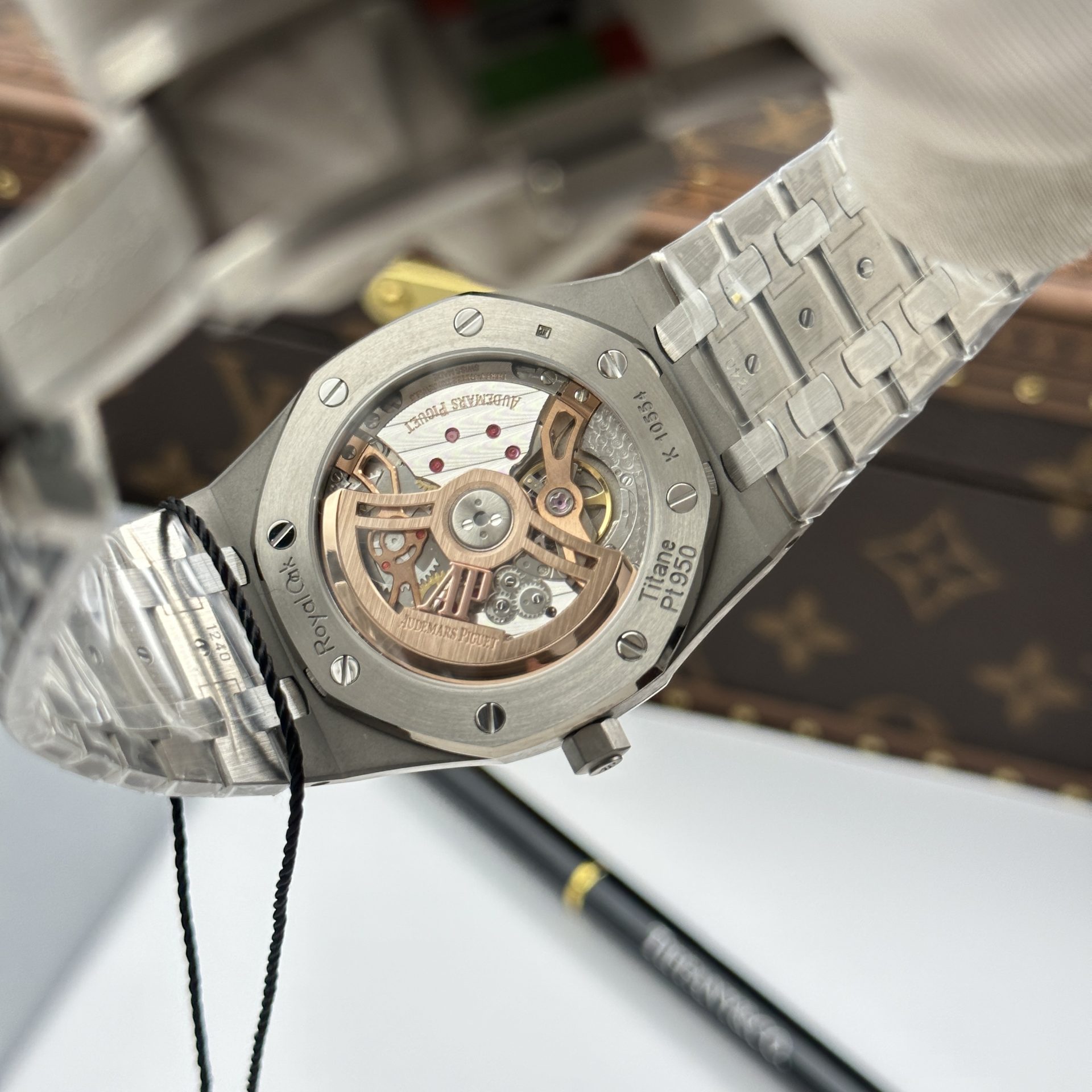 Đồng Hồ Audemars Piguet Chế Tác Royal Oak Extra-thin Jumbo 16202 Mặt Màu Đỏ Đô Nhà Máy ZF 39mm (2) Đồng Hồ Audemars Piguet Chế Tác Royal Oak Extra-thin Jumbo 16202 Mặt Màu Đỏ Đô Nhà Máy ZF 39mm (2)