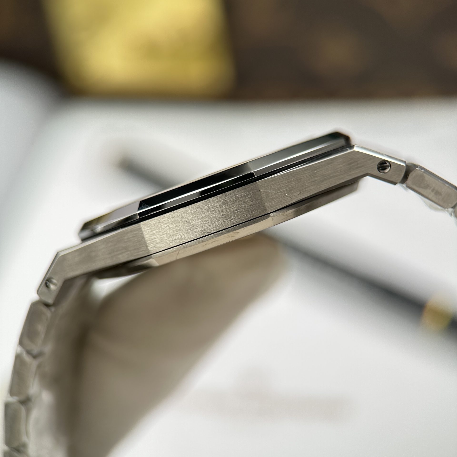 Đồng Hồ Audemars Piguet Chế Tác Royal Oak Extra-thin Jumbo 16202 Mặt Màu Đỏ Đô Nhà Máy ZF 39mm (5) Đồng Hồ Audemars Piguet Chế Tác Royal Oak Extra-thin Jumbo 16202 Mặt Màu Đỏ Đô Nhà Máy ZF 39mm (2)