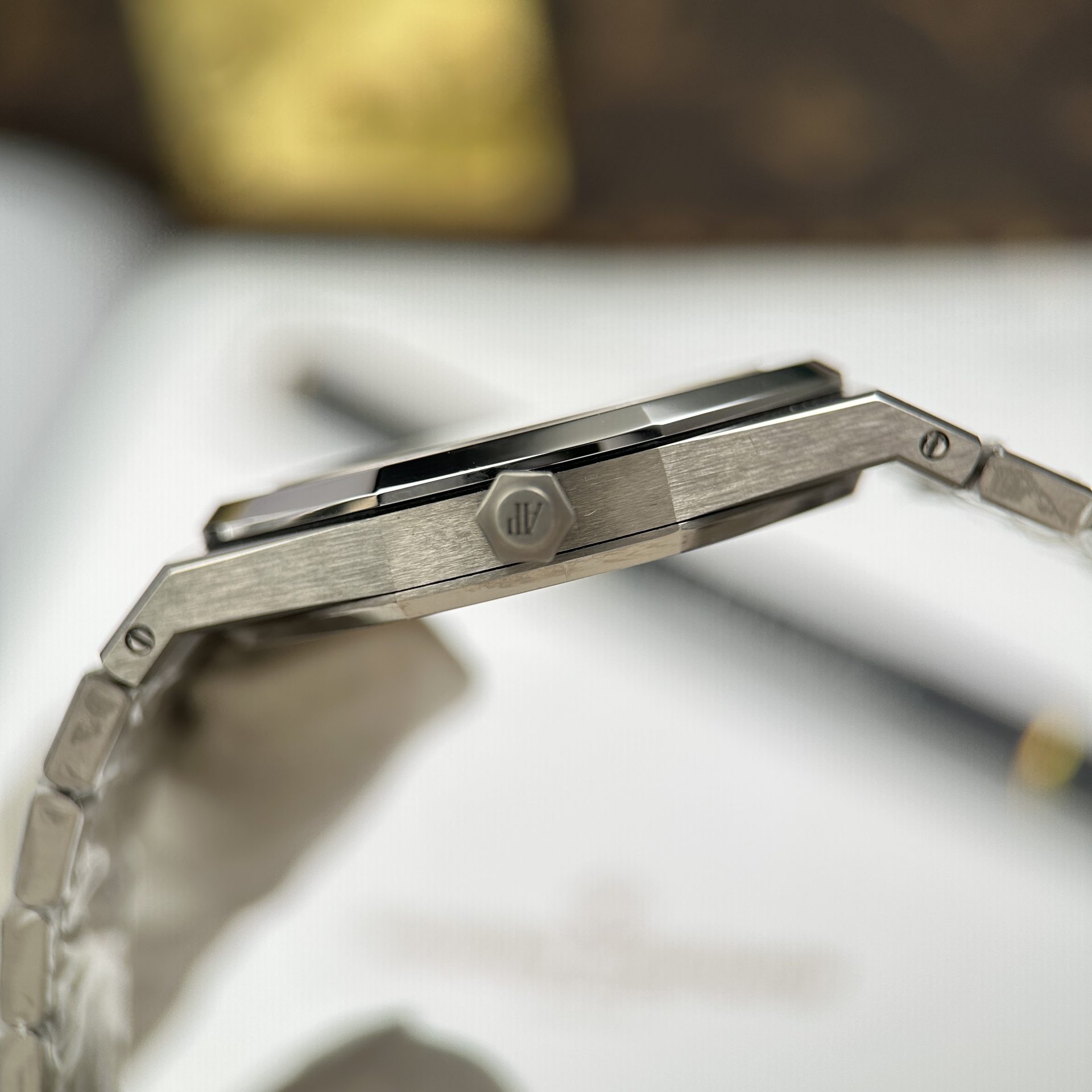 Đồng Hồ Audemars Piguet Chế Tác Royal Oak Extra-thin Jumbo 16202 Mặt Màu Đỏ Đô Nhà Máy ZF 39mm (6) Đồng Hồ Audemars Piguet Chế Tác Royal Oak Extra-thin Jumbo 16202 Mặt Màu Đỏ Đô Nhà Máy ZF 39mm (2)