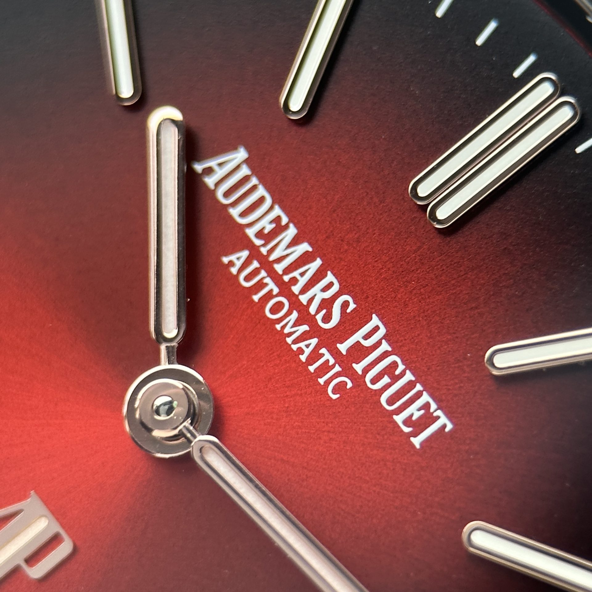 Đồng Hồ Audemars Piguet Chế Tác Royal Oak Extra-thin Jumbo 16202 Mặt Màu Đỏ Đô Nhà Máy ZF 39mm (8) Đồng Hồ Audemars Piguet Chế Tác Royal Oak Extra-thin Jumbo 16202 Mặt Màu Đỏ Đô Nhà Máy ZF 39mm (2)