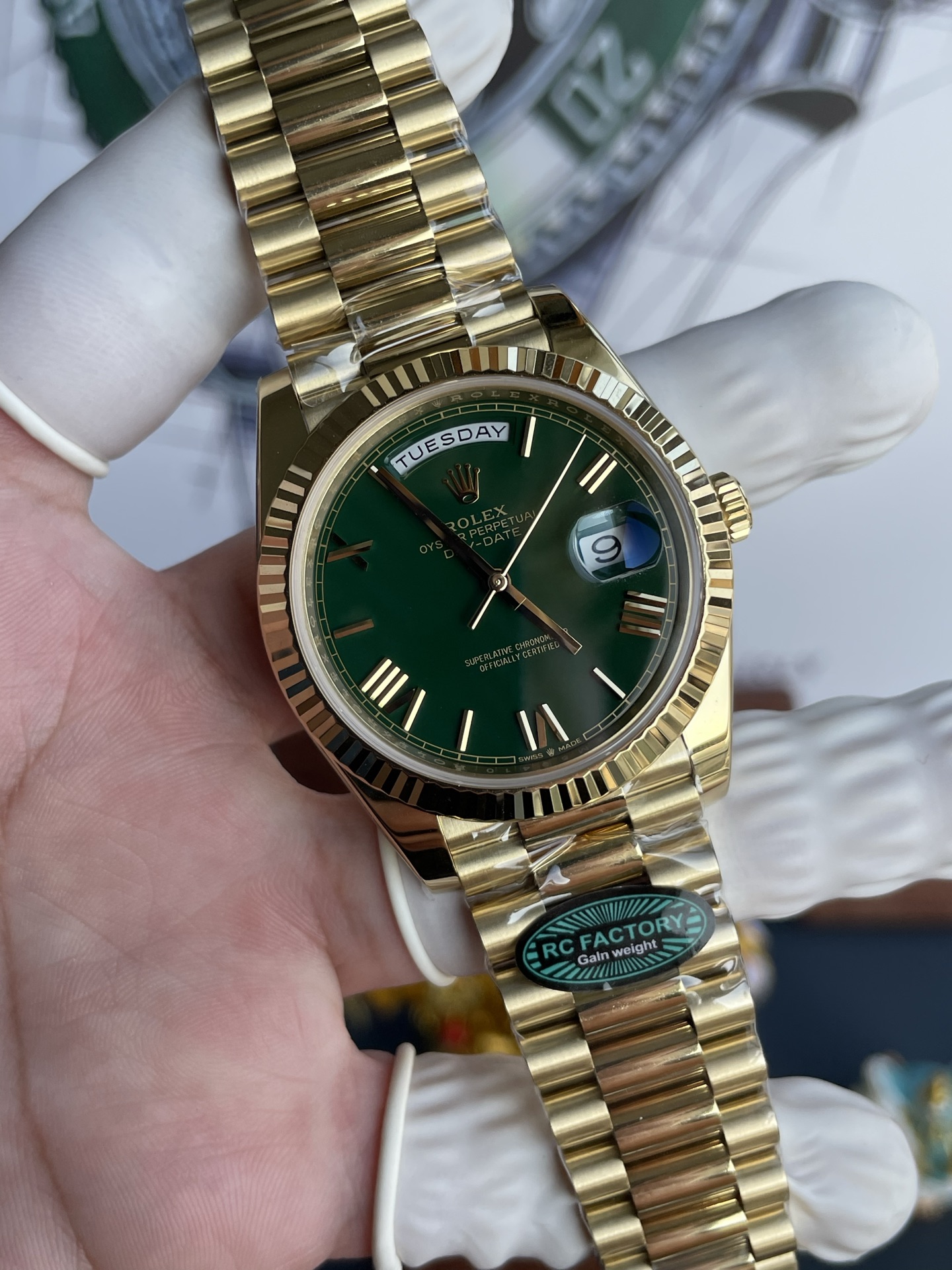 Đồng Hồ Nam Rolex Day-Date Replica 11 Mặt Xanh Lá Cây Trọng Lượng 210 Gram Xưởng RC 40mm (4) Đồng Hồ Nam Rolex Day-Date Replica 11 Mặt Xanh Lá Cây Trọng Lượng 210 Gram Xưởng RC 40mm (2)