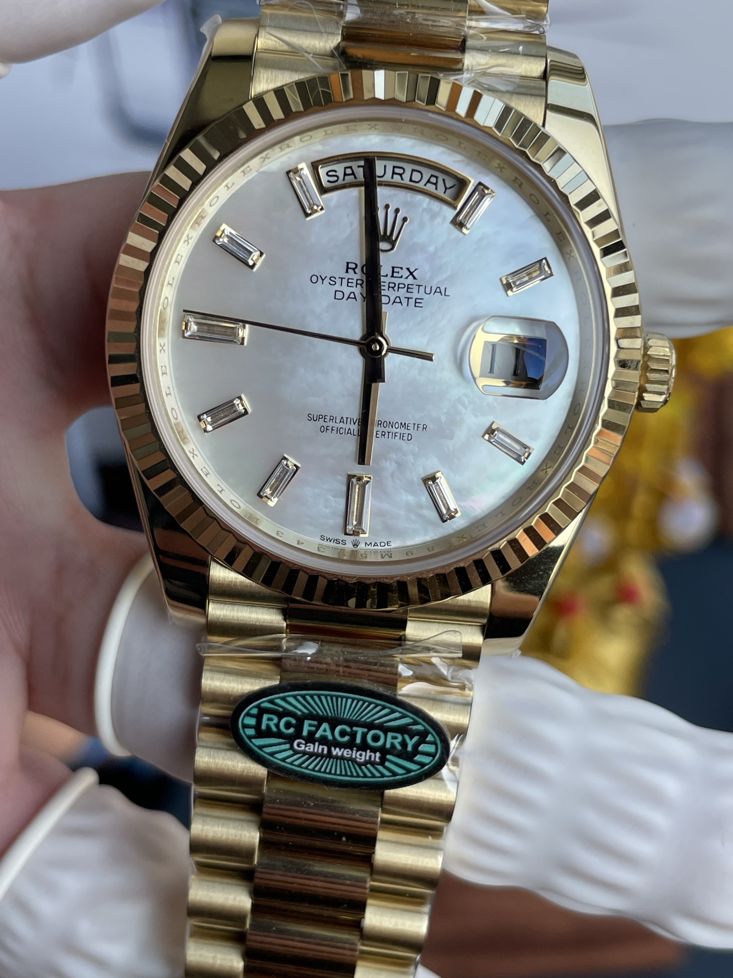 Đồng Hồ Rolex Day-Date Chế Tác Mặt Khảm Xà Cừ Trắng Trọng Lượng 210 Gram Xưởng RC 40mm (2) Đồng Hồ Rolex Day-Date Chế Tác Mặt Khảm Xà Cừ Trắng Trọng Lượng 210 Gram Xưởng RC 40mm (2)