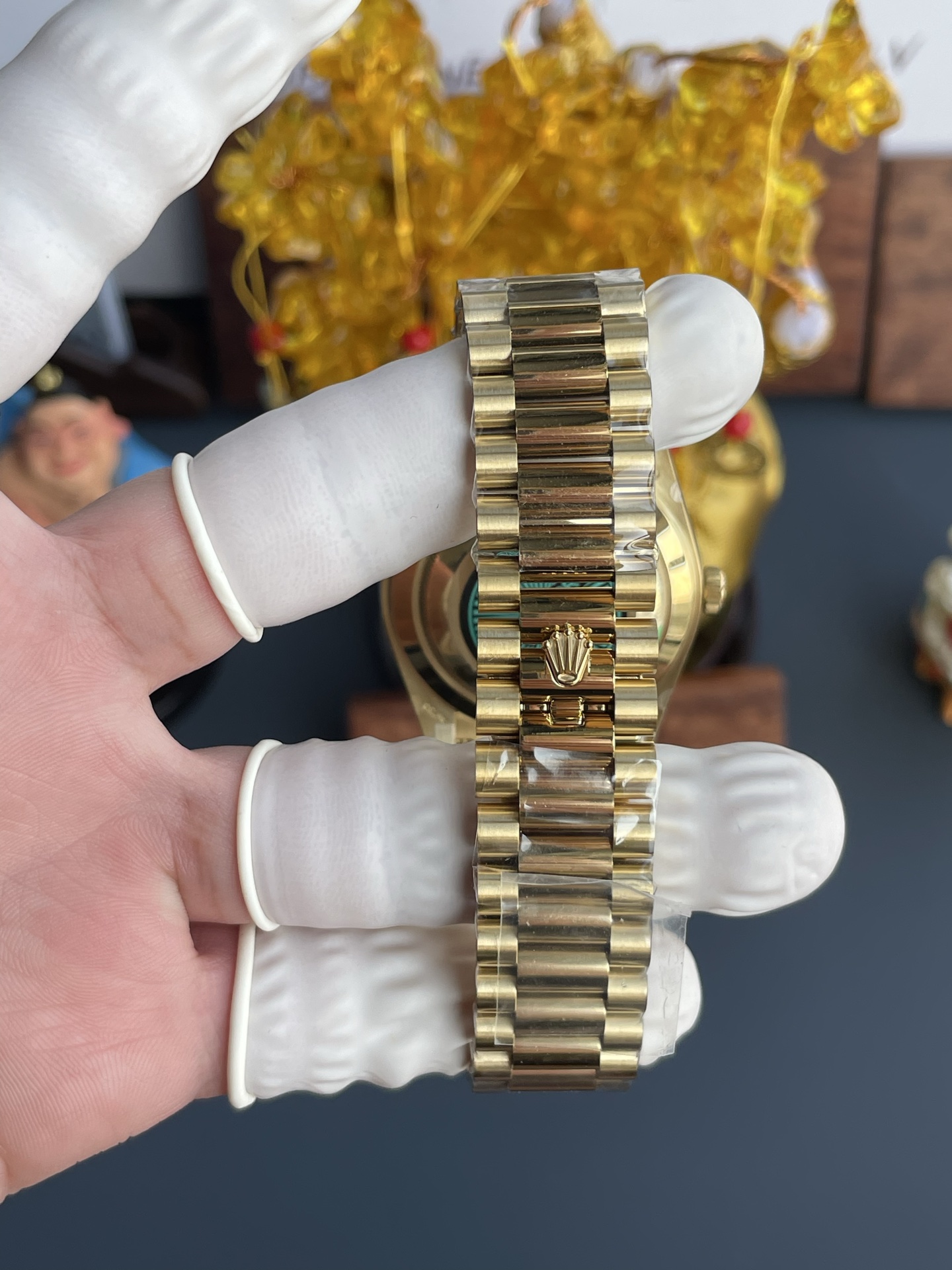 Đồng Hồ Rolex Day-Date Chế Tác Mặt Khảm Xà Cừ Trắng Trọng Lượng 210 Gram Xưởng RC 40mm (6) Đồng Hồ Rolex Day-Date Chế Tác Mặt Khảm Xà Cừ Trắng Trọng Lượng 210 Gram Xưởng RC 40mm (2)