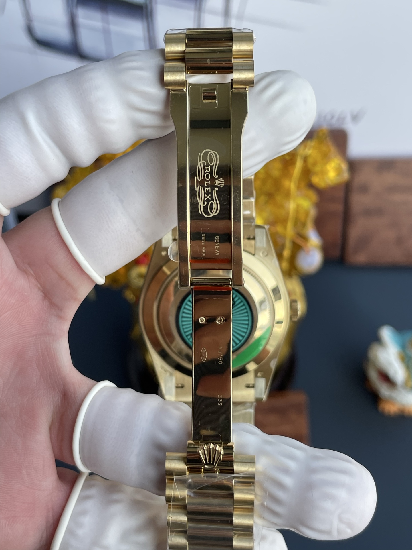 Đồng Hồ Rolex Day-Date Chế Tác Mặt Khảm Xà Cừ Trắng Trọng Lượng 210 Gram Xưởng RC 40mm (8) Đồng Hồ Rolex Day-Date Chế Tác Mặt Khảm Xà Cừ Trắng Trọng Lượng 210 Gram Xưởng RC 40mm (2)