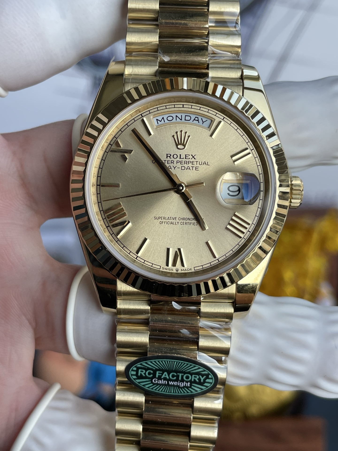 Đồng Hồ Rolex Day-Date Chế Tác Mặt Vàng Champgne Trọng Lượng 210 Gram Xưởng RC 40mm (10) Đồng Hồ Rolex Day-Date Chế Tác Mặt Vàng Champgne Trọng Lượng 210 Gram Xưởng RC 40mm (2)