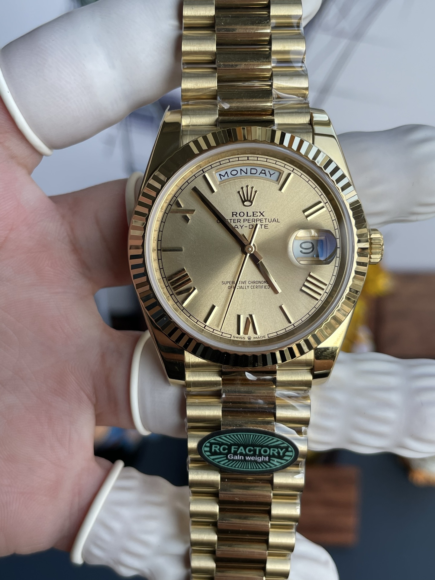 Đồng Hồ Rolex Day-Date Chế Tác Mặt Vàng Champgne Trọng Lượng 210 Gram Xưởng RC 40mm (2) Đồng Hồ Rolex Day-Date Chế Tác Mặt Vàng Champgne Trọng Lượng 210 Gram Xưởng RC 40mm (2)
