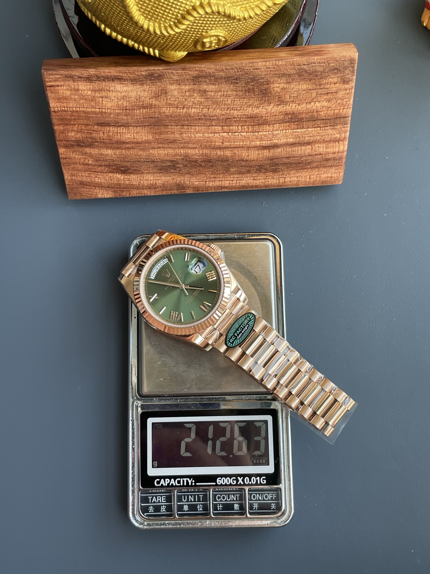 Đồng Hồ Rolex Day-Date Nam Chế Tác Mặt Xanh Ô Liu Màu Vàng Hồng Nhà Máy RC 40mm (3) Đồng Hồ Rolex Day-Date Nam Chế Tác Mặt Xanh Ô Liu Màu Vàng Hồng Nhà Máy RC 40mm (2)