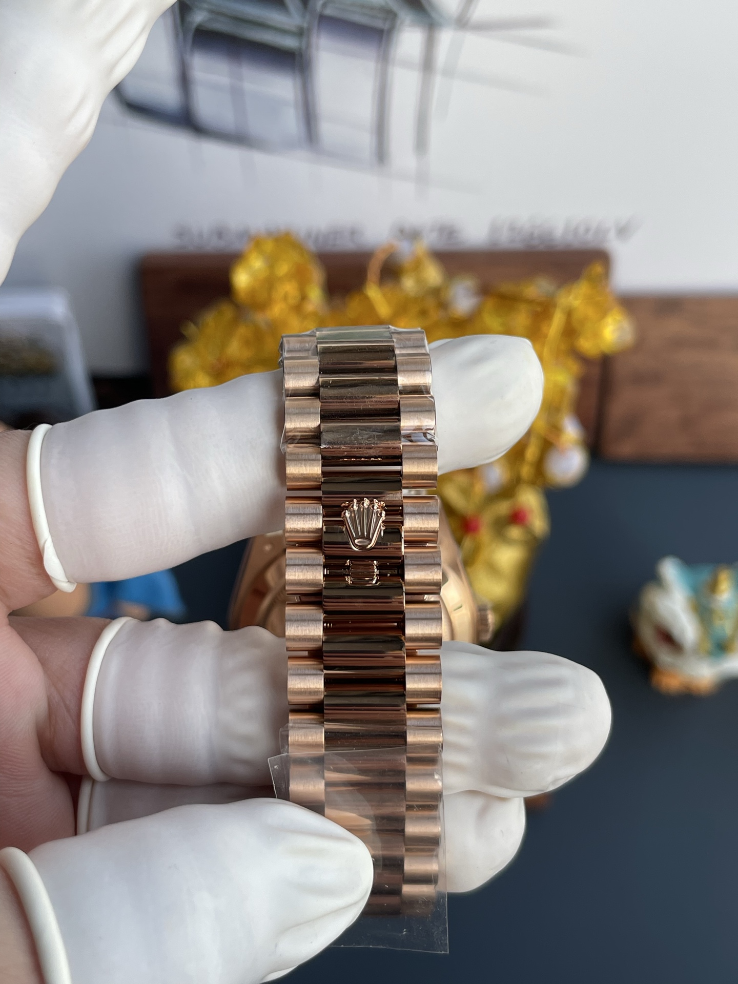 Đồng Hồ Rolex Day-Date Nam Chế Tác Mặt Xanh Ô Liu Màu Vàng Hồng Nhà Máy RC 40mm (4) Đồng Hồ Rolex Day-Date Nam Chế Tác Mặt Xanh Ô Liu Màu Vàng Hồng Nhà Máy RC 40mm (2)