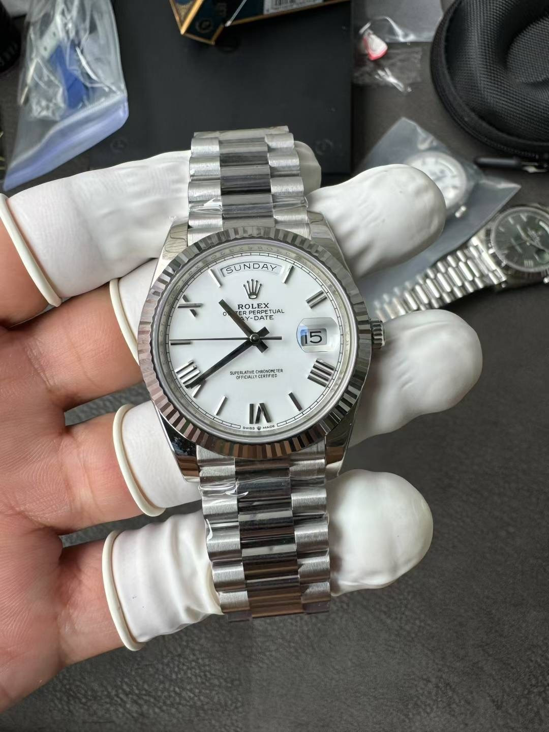 Đồng Hồ Rolex Day-Date Rep 11 Mặt Trắng Cọc Số La Mã Bộ Máy Calibre 3255 Xưởng RC 40mm (4) Đồng Hồ Rolex Day-Date Rep 11 Mặt Trắng Cọc Số La Mã Bộ Máy Calibre 3255 Xưởng RC 40mm (4)