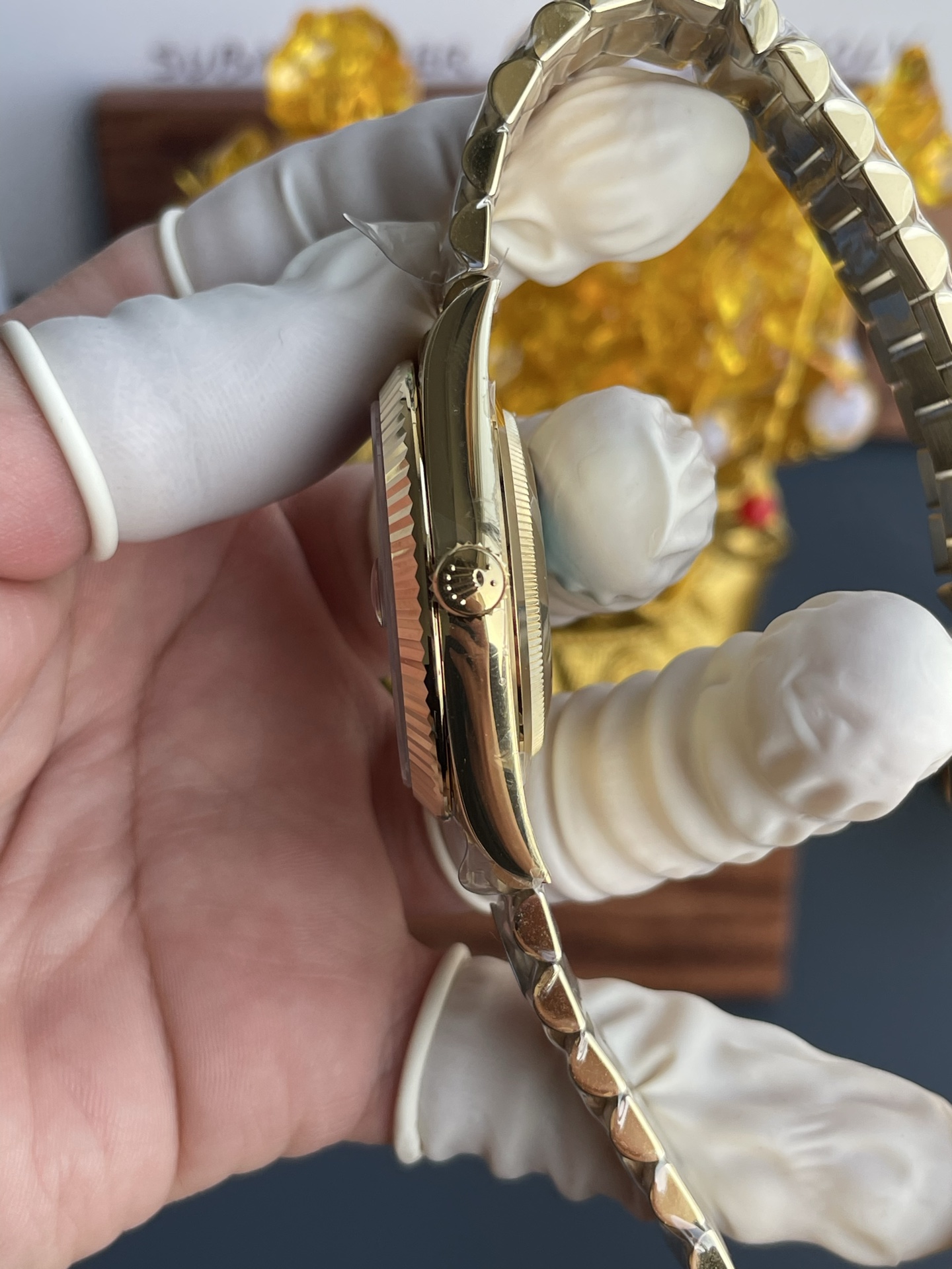 Đồng Hồ Rolex Day-Date Rep Cao Cấp Mặt Đen Trọng Lượng 210 Gram Xưởng RC 40mm (10) Đồng Hồ Rolex Day-Date Rep Cao Cấp Mặt Đen Trọng Lượng 210 Gram Xưởng RC 40mm (2)