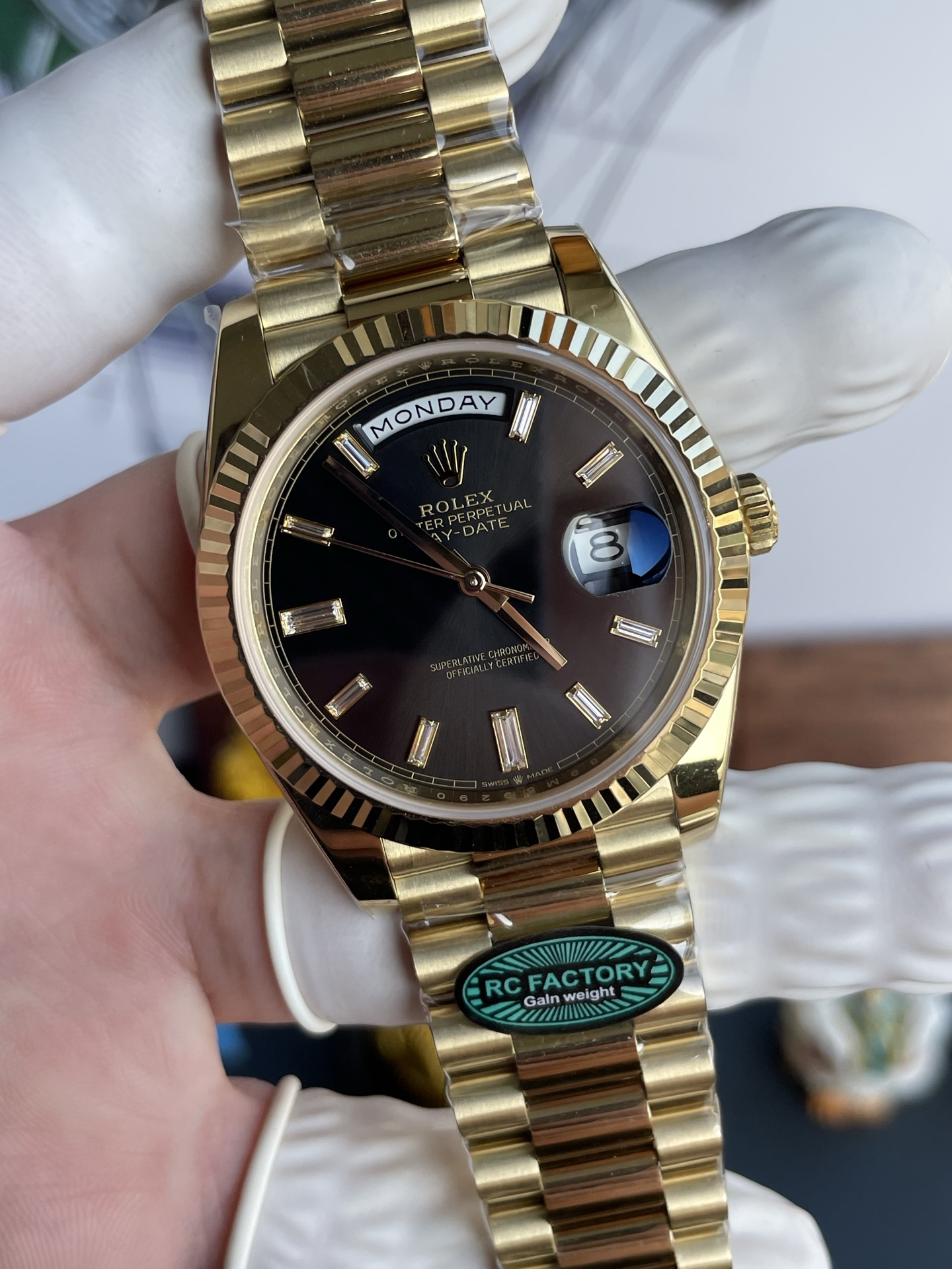Đồng Hồ Rolex Day-Date Rep Cao Cấp Mặt Đen Trọng Lượng 210 Gram Xưởng RC 40mm (2) Đồng Hồ Rolex Day-Date Rep Cao Cấp Mặt Đen Trọng Lượng 210 Gram Xưởng RC 40mm (2)