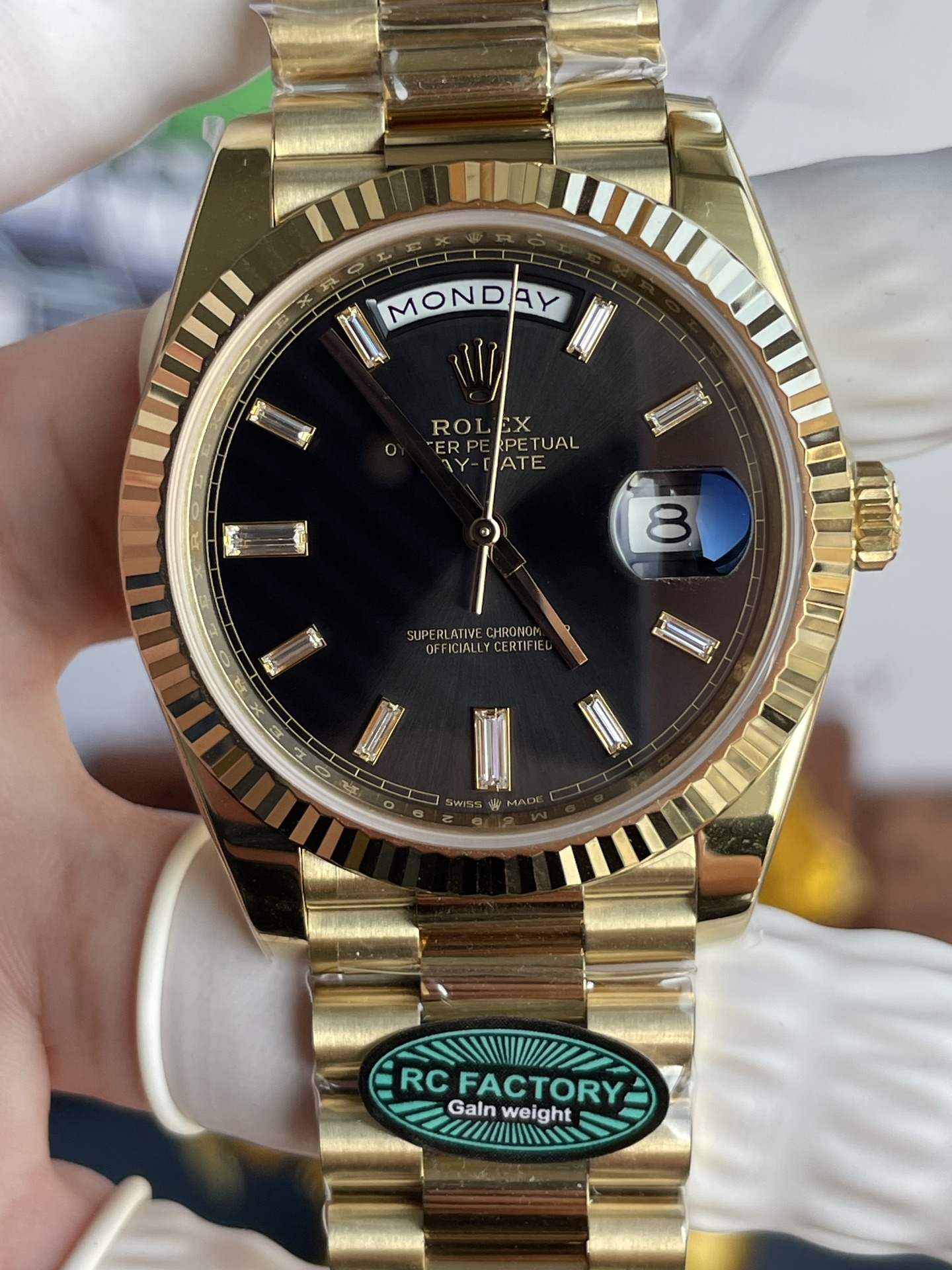 Đồng Hồ Rolex Day-Date Rep Cao Cấp Mặt Đen Trọng Lượng 210 Gram Xưởng RC 40mm (4) Đồng Hồ Rolex Day-Date Rep Cao Cấp Mặt Đen Trọng Lượng 210 Gram Xưởng RC 40mm (2)