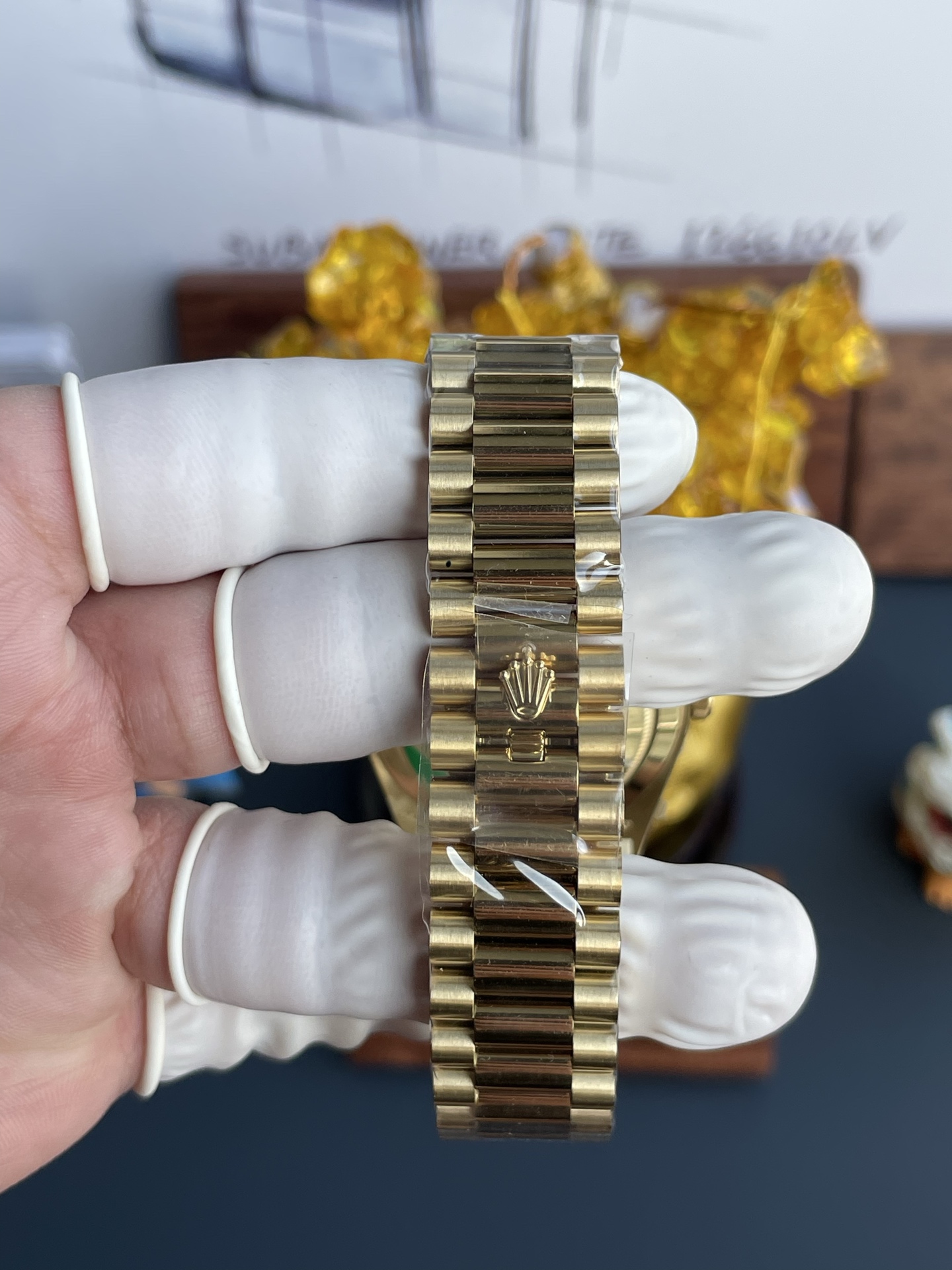 Đồng Hồ Rolex Day-Date Rep Cao Cấp Mặt Đen Trọng Lượng 210 Gram Xưởng RC 40mm (6) Đồng Hồ Rolex Day-Date Rep Cao Cấp Mặt Đen Trọng Lượng 210 Gram Xưởng RC 40mm (2)