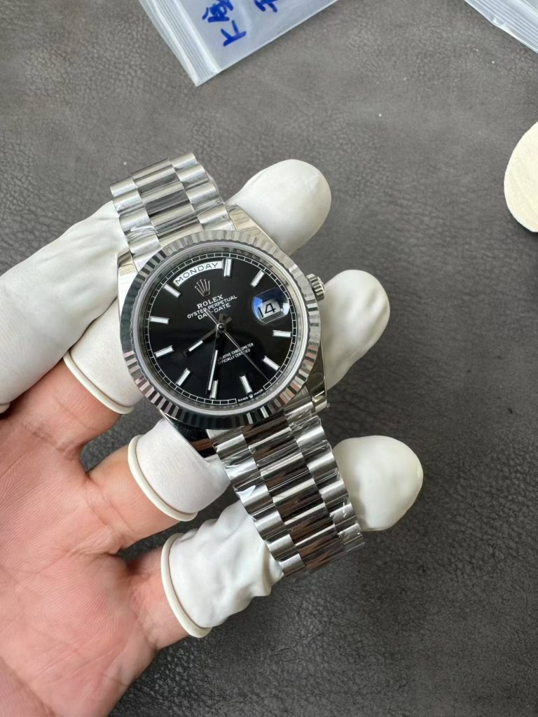 Đồng Hồ Rolex Day-Date Replica 11 Mặt Đen Cọc Số Dạ Quang Bộ Máy Calibre 3255 Xưởng RC 40mm (2)