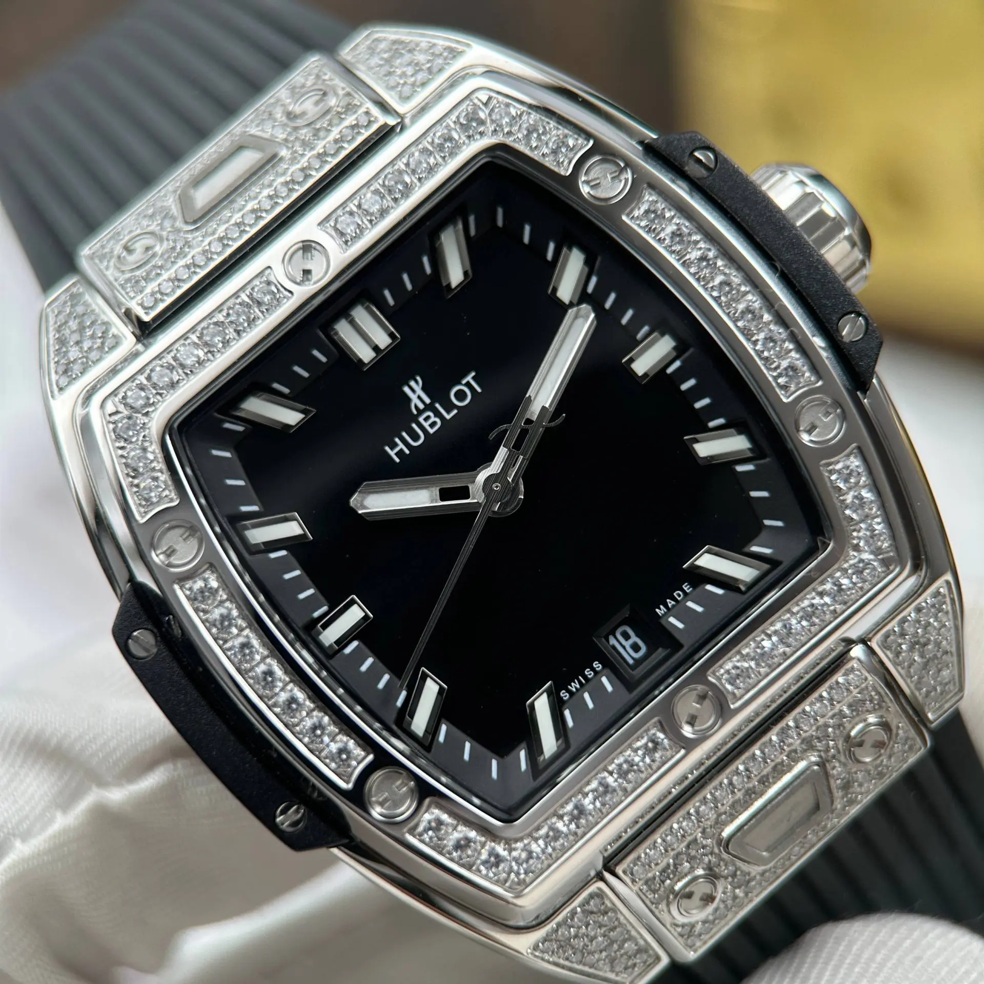 ĐỒNG HỒ HUBLOT SPIRIT OF BIG BANG CHẾ TÁC MẶT SỐ MÀU ĐEN VỎ ĐÍNH FULL ĐÁ AUTOMATIC 39MM (10)