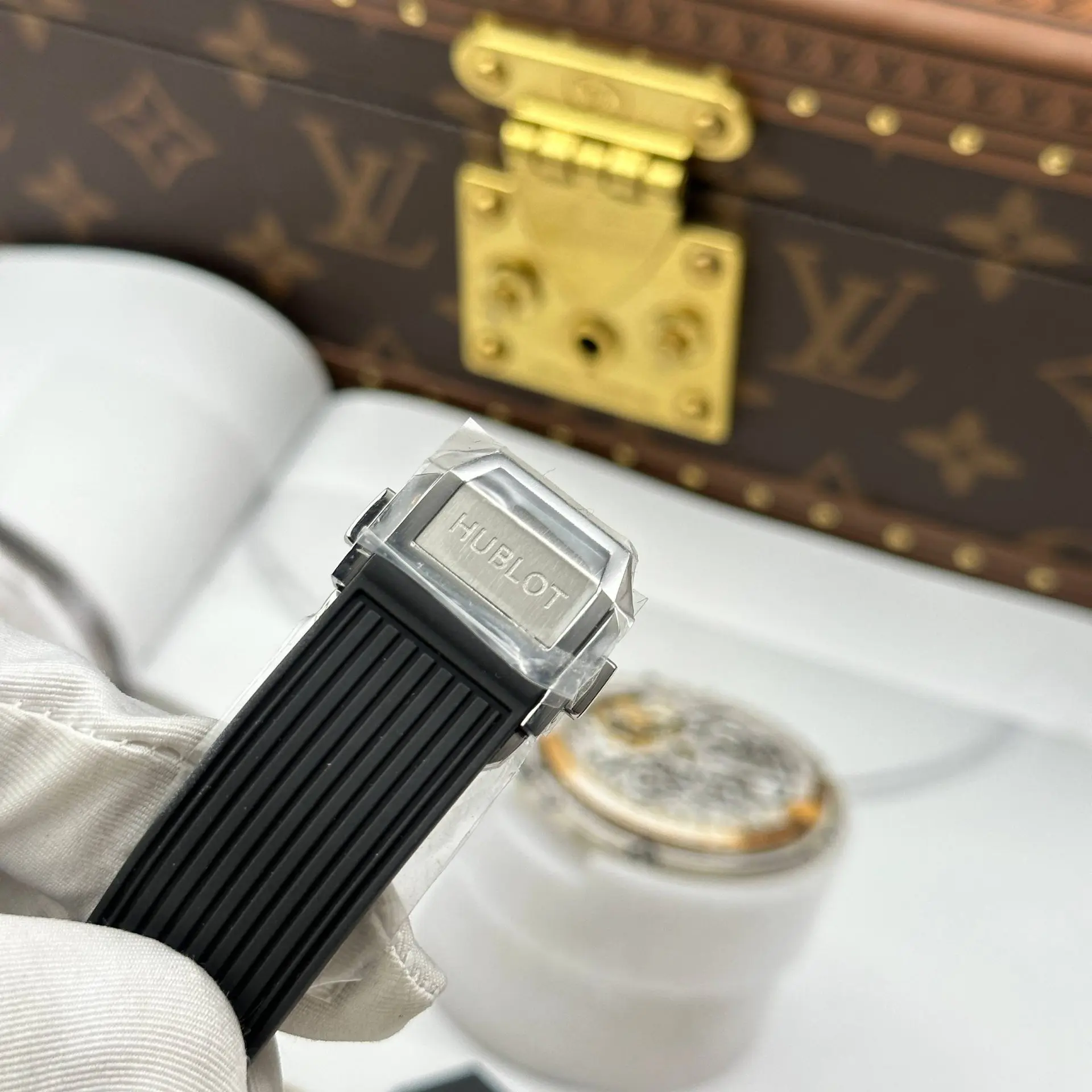 ĐỒNG HỒ HUBLOT SPIRIT OF BIG BANG CHẾ TÁC MẶT SỐ MÀU ĐEN VỎ ĐÍNH FULL ĐÁ AUTOMATIC 39MM (2)