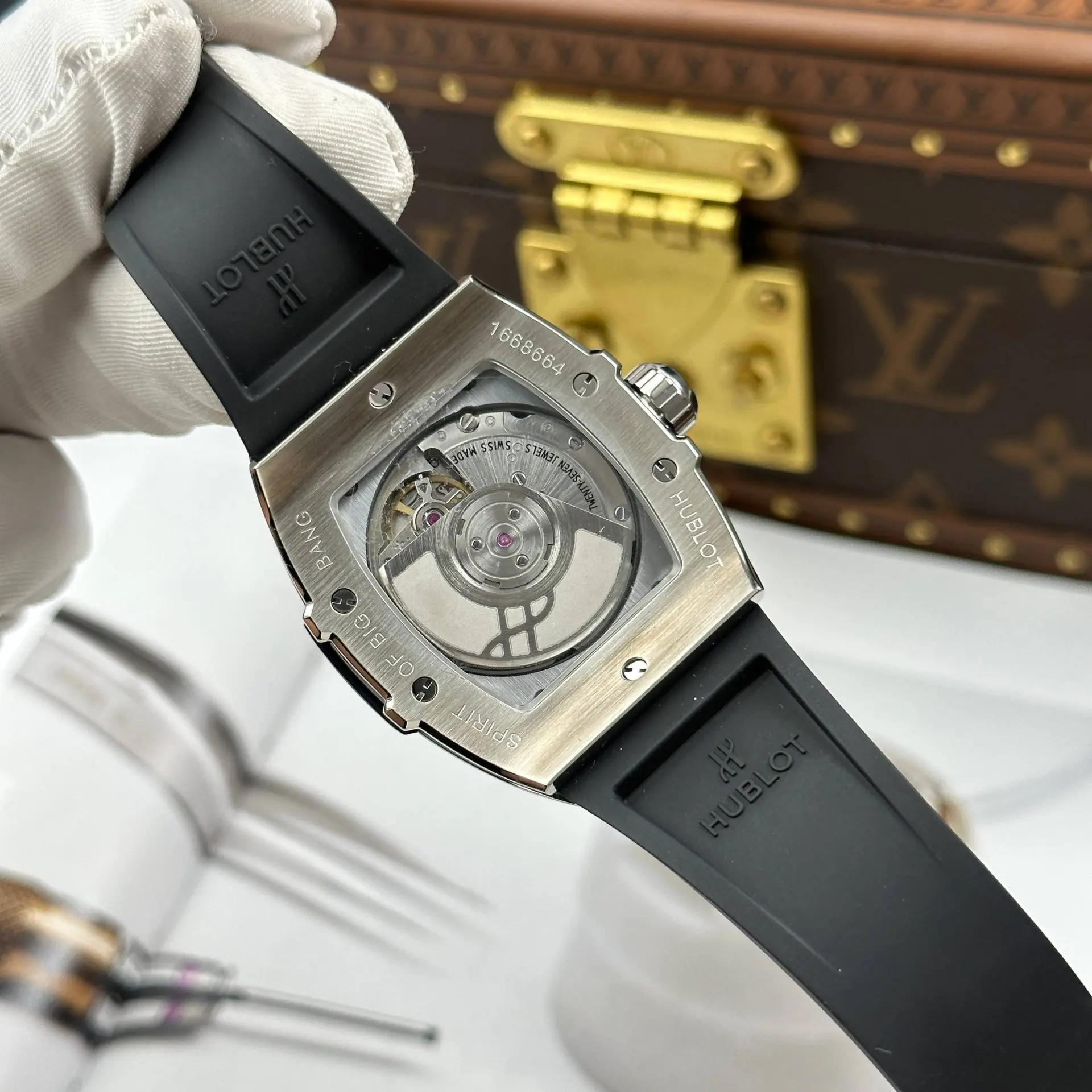 ĐỒNG HỒ HUBLOT SPIRIT OF BIG BANG CHẾ TÁC MẶT SỐ MÀU ĐEN VỎ ĐÍNH FULL ĐÁ AUTOMATIC 39MM (3)