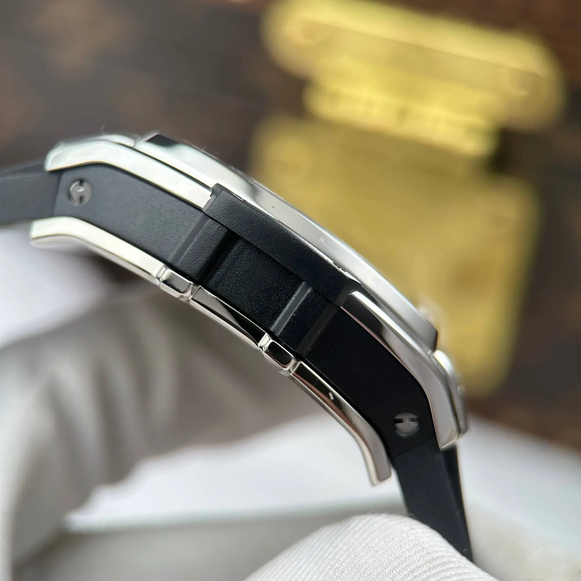 ĐỒNG HỒ HUBLOT SPIRIT OF BIG BANG CHẾ TÁC MẶT SỐ MÀU ĐEN VỎ ĐÍNH FULL ĐÁ AUTOMATIC 39MM (4)