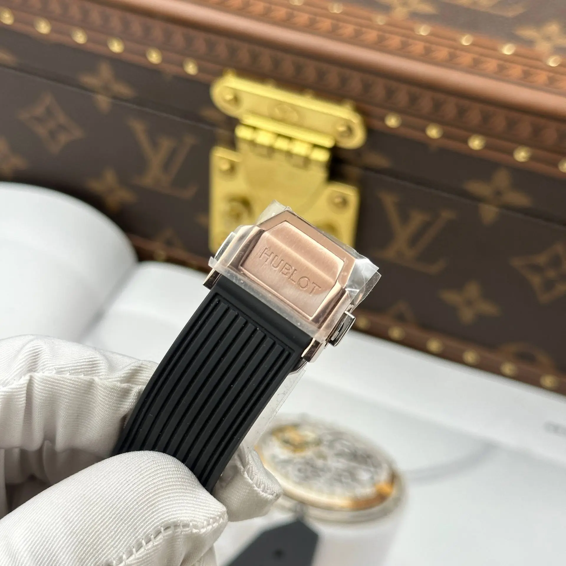 Đồng Hồ Hublot Spirit Of Big Bang King Gold Chế Tác Mạ Vàng Hồng Mặt Số Màu Đen Viền Đính Đá Dây Cao Su 39mm (2)