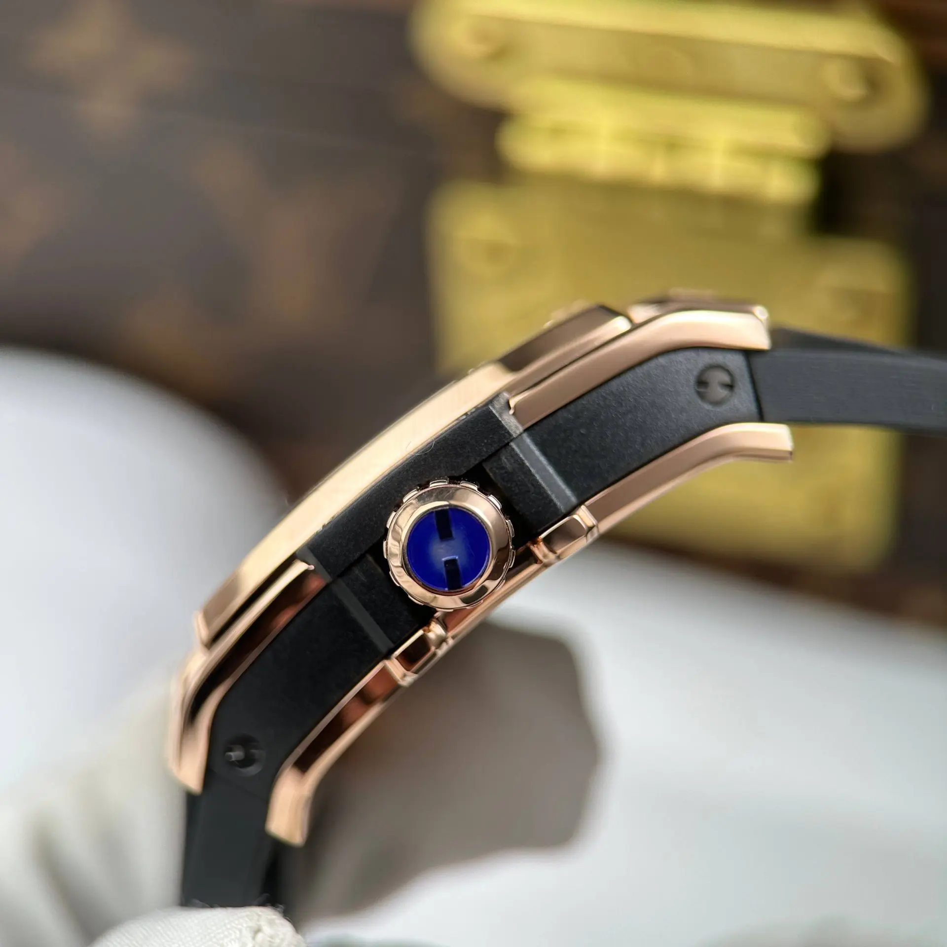 Đồng Hồ Hublot Spirit Of Big Bang King Gold Chế Tác Mạ Vàng Hồng Mặt Số Màu Đen Viền Đính Đá Dây Cao Su 39mm (6)